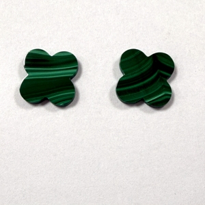 Perles en pierre de malachite naturelle polie verte 13x13x2mm en forme de fleur pour la fabrication de bijoux - Product Image 1