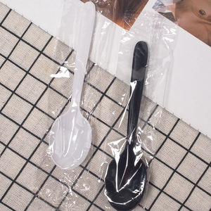Cuchara de plástico desechable blanca/negra Embalaje individual Conveniente e higiénico Cuchara de sopa <span class=keywords><strong>KFC</strong></span> para llevar - Product Image 1