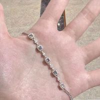 Bracelet Géométrique de Luxe Haut de Gamme en Zircon pour Femme - Bijou Élégant et Polyvalent en Alliage, Idéal pour la Vente en Gros