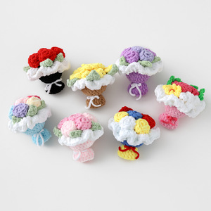 Bouquet Floreale Mini Vibrante Fatto a Mano all'Uncinetto con Design Floreale Colorato e Assortito per Ricordo di Laurea - Product Image 5