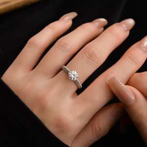 Trendy op maat gemaakte 925 sterling zilveren verlovingsringen met briljant geslepen moissanite voor vrouwen - Product Image 2