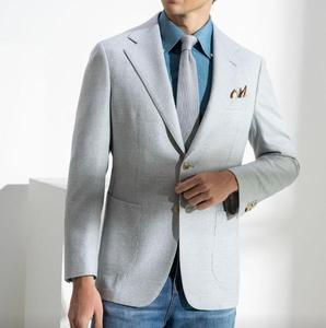 Traje de Negocios de Primavera/Verano 2026, Chaqueta Gris Claro con Solapa de <span class=keywords><strong>Ojal</strong></span> Hecha <span class=keywords><strong>a</strong></span> <span class=keywords><strong>Mano</strong></span>, Bolsillos con Parches, Talla Grande, 100% Lana - Product Image 1