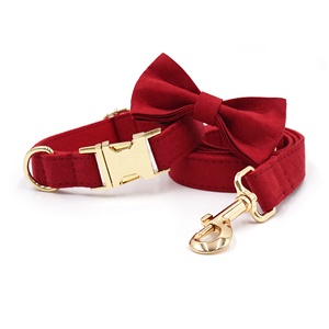 Collares con dijes de moda <span class=keywords><strong>collar</strong></span> de perro hebilla de oro personalizada lindas corbatas de cuero de gamuza roja para perros correas para mascotas - Product Image 1