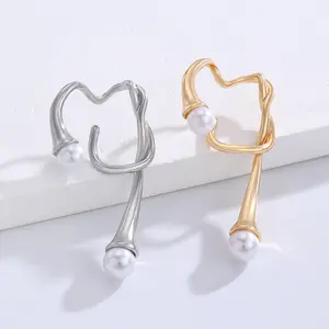 French Retro Pearl Ear Bone Clip Earrings Simple Irregular Metal Ear Hanging Without Ear Hole Clip Christmas Jewelry Gifts