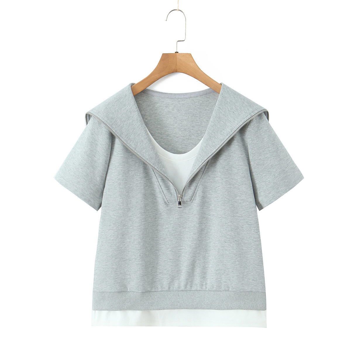 เสื้อสีเทาอ่อน