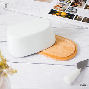 Plato para mantequilla Dongfang Pure White con base de madera y tapa hermética abatible para uso en hoteles, café y té. - Product Image 5