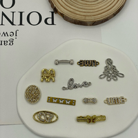 Kancing Dekoratif Multiwarna Berlapis Emas Perak Paduan Logam Berhiaskan Batu Rhinestone Bentuk Huruf Kupu-kupu Untuk Pakaian, Tas, Sepatu, dan Aksesoris DIY