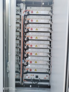 แบตเตอรี่เก็บพลังงานแสงอาทิตย์ Hkwell 100kWh 280Ah ระบายความร้อนด้วยอากาศ พร้อมระบบ 51.2V และกำลังขับ 5-10kW - Product Image 5