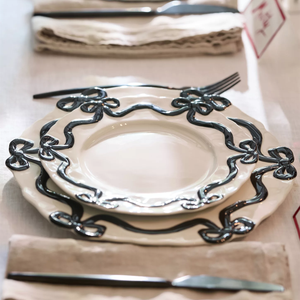 Piatti in Ceramica Personalizzati con Fiocco in Rilievo, Stoviglie per Colazione, Piatti da Portata per Ristorante - Product Image 1