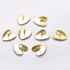 Boucles d'oreilles clous en acier inoxydable avec cœur émaillé blanc, bleu, noir, rose, jaune, plaqué or PVD, étanches, bijoux de mode quotidiens pour femmes - Product Image 4