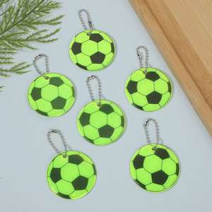 Llavero Reflectante de PVC con Colgante de Balón de Fútbol Uionen, Señal de Advertencia de Seguridad Nocturna, Accesorio Reflectante para Ciclismo - Product Image 5