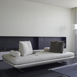 Canapé-lit moderne sans accoudoirs en tissu gris clair 2 places avec base en métal et coussins multicolores, meubles de salon - Product Image 1