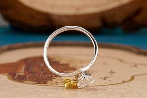 Anillo de Compromiso Elegante con Perlas Antiguas y Corona de Flores, Anillo de Diamantes, Joyería Hecha a Mano, Diseño Atemporal Brillante, Perfecto - Product Image 5