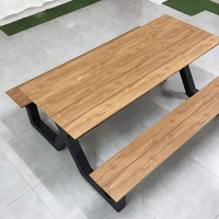 Ensemble de meubles de patio en bois moderne pour l'extérieur, pour salle à manger, parc ou hôtel, restaurant, jardin, tables et chaises