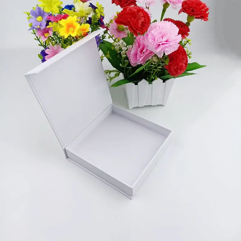 Wholesale Customize White Cardboard Closure Top Flip Jewelry Gift Box Paper Packaging Magnetic Luxury Jewelry Gift Box