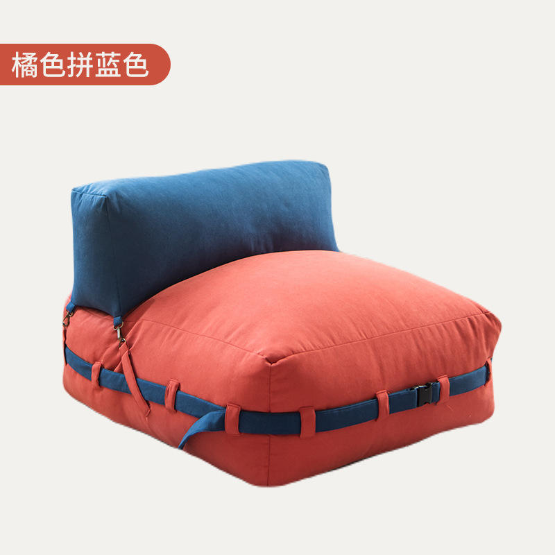 หมอนอิงลายปะสี่เหลี่ยมสีส้มและสีน้ำเงิน