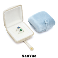 Boîte à bague carrée en velours avec bouton-pression, coffret cadeau de luxe pour fiançailles, demande en mariage, mariage, couple, logo personnalisé, mini, portable, de poche