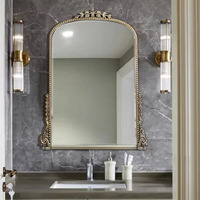 Miroir de salle de bain mural doré antique à cadre cintré, style baroque, orné de motifs festonnés, pour coiffeuse, vente en gros