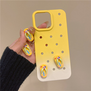 Coque de <span class=keywords><strong>téléphone</strong></span> 3D mignonne en forme de mini tongs de plage pour iPhone 17 Pro Max 16 15 14 13, dégradé mat, respirante avec trous, protection intégrale - Product Image 3