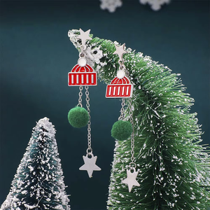 <span class=keywords><strong>Orecchini</strong></span> alla Moda, Trendy e Molto Venduti, in Lega Placcata Argento con Stella, Cappello Rosso e Pompon Verde, <span class=keywords><strong>Orecchini</strong></span> <span class=keywords><strong>Pendenti</strong></span> Natalizi, Regalo di Gioielleria per le Feste - Product Image 2