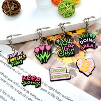 Offre Spéciale nouveau coloré gonflé PVC lettre personnalisée 3D caoutchouc souple étanche affirmation positive mignon dessin animé porte-clés pour