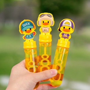 Juguetes de exterior: Bonito set de varitas de burbujas de plástico con forma de conejo, juguete de mano para niños, varita de agua con diseño de animal de dibujos animados (pato amarillo) - Product Image 6