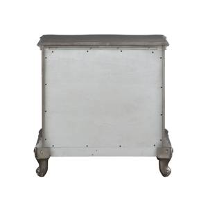Mesita de noche Ariadne con acabado platino antiguo, dos cajones y tallados ornamentales - Product Image 5