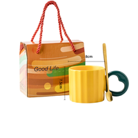 Mug de voyage en céramique grès, design personnalisé avec monuments, pour les magasins de souvenirs de destination, les cadeaux d'hôtel et les projets OEM/ODM