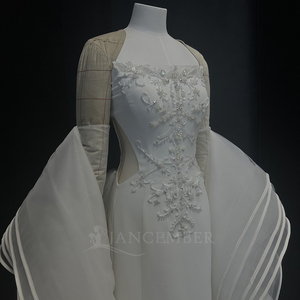 Vestido de Novia Moderno NT27 Illusion Satinado con Cuello Barco, Estilo Sirena, con Apliques Florales de Cristal y Sobrefalda Larga hasta el Suelo - Product Image 6