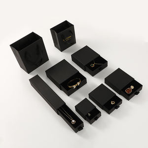 Caja de Joyería Moderna de Cartón con Cierre de Cordón y Logotipo Personalizado, para Guardar Aretes, Pulseras, Colgantes y Collares - Product Image 1