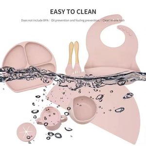 Ensemble de 6 couverts antidérapants de style américain pour bébés et tout-petits, avec bavoir en silicone de qualité alimentaire, assiette à ventouse, biberon, bol et cuillère pour enfants - Product Image 3