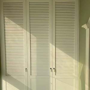 Armoires de chambre principale en bois massif de style rétro américain, luxe léger, noir mat, porte à persiennes - Product Image 4