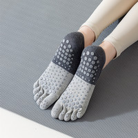 Chaussettes de yoga à cinq doigts sans couture en coton antidérapantes pour femme, collection Printemps-Été, idéales pour le sport et le fitness (ODM)