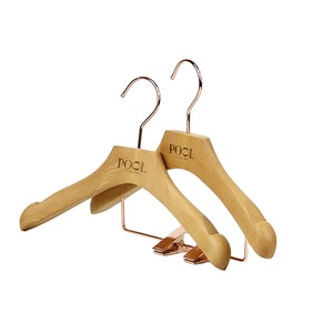 Vente chaude <span class=keywords><strong>Cintre</strong></span> pour bébé en bois naturel <span class=keywords><strong>Cintre</strong></span> pour <span class=keywords><strong>costume</strong></span> et manteau avec pinces métalliques - Product Image 2