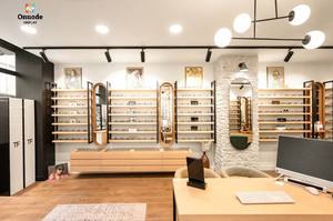 Meubles et vitrines sur mesure pour magasins d'optique |   Vitrines de luxe pour lunettes de soleil et solutions de mobilier d'intérieur pour la vente au détail - Product Image 2