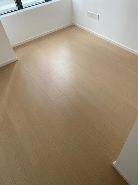 Customizable Light Oak Laminate Flooring with Natural Texture for Contemporary Home Interior Organization