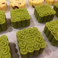 Ligne de production de biscuits fourrés à la datte électriques très demandée, machine à encruster les maamoul, machine à fabriquer des gâteaux de lune à la peau de neige