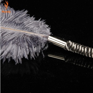 Pluma de avestruz <span class=keywords><strong>gris</strong></span> con hermosa asa de gamuza, juguete para adultos, fetiche, para coqueteo, para palmadas, bondage, estimulador, decoración - Product Image 4