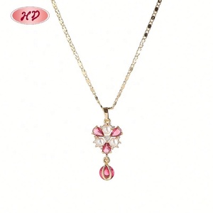 Collection de bijoux en laiton plaqué or 18 carats avec perles et fleurs pour femmes, vente en gros, boucles d'oreilles et collier - Product Image 3