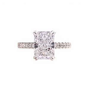 Bague de fiançailles pour femme en diamant rond taille radiant, argent sterling, certifiée IGI - Product Image 1