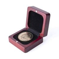 Boîte à monnaie compacte en bois, étui de présentation portable personnalisé avec coins arrondis et insert en velours noir