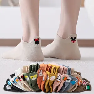 Chaussettes de luxe pour femmes, 1 paire, prix de gros, chaussettes de styliste, nouvelle école, logo personnalisé bas quantité minimale de commande