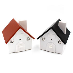 Ahuyentador ultrasónico de ladridos para exteriores, estilo casa de pájaros, sin daños para perros u otras mascotas - Product Image 1