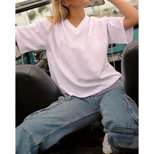 T-shirt personnalisé pour femme en maille à col en V, coupe oversize, manches courtes, respirant, style streetwear décontracté, grandes tailles - Product Image 1