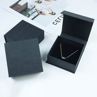Boîte de papier à bijoux à couvercle rabattable personnalisé en vrac avec conception à plusieurs compartiments et marque en relief pour le stockage