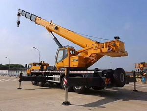 China 70ton Mobile Truck Crane TC700C5 with Outrigger Pads or Extensions - Product Image 2