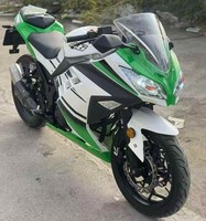 Moto sportive Kawasaki Ninja 250 bicylindre refroidie par liquide 250cc