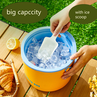 Seau à glace à dégagement sous pression de 2,6 L avec poignée en silicone Système à 4 niveaux: cache anti-poussière + couvercle transparent à pression + double grille à glace + bac de rangement