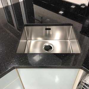 Dalles de granit basaltique noir en pierre naturelle TMZ pour carrelage de cuisine, comptoirs de salle de bain, éviers, design moderne, surface polie - Product Image 4