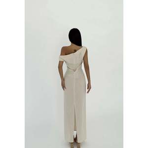 Robe de soirée crème avec fente et design plissé - Product Image 1